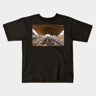 Southern Cross Station: A Wave of Beauty Kids T-Shirt